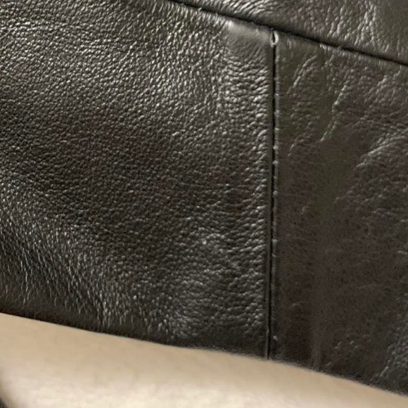 black leather jacket♠️ - Picture 3 of 3